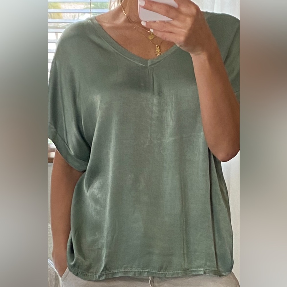 Venti6 Sage Green Satin V-Neck Top – NWT